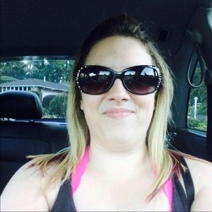 Meet your Posher, Abbie